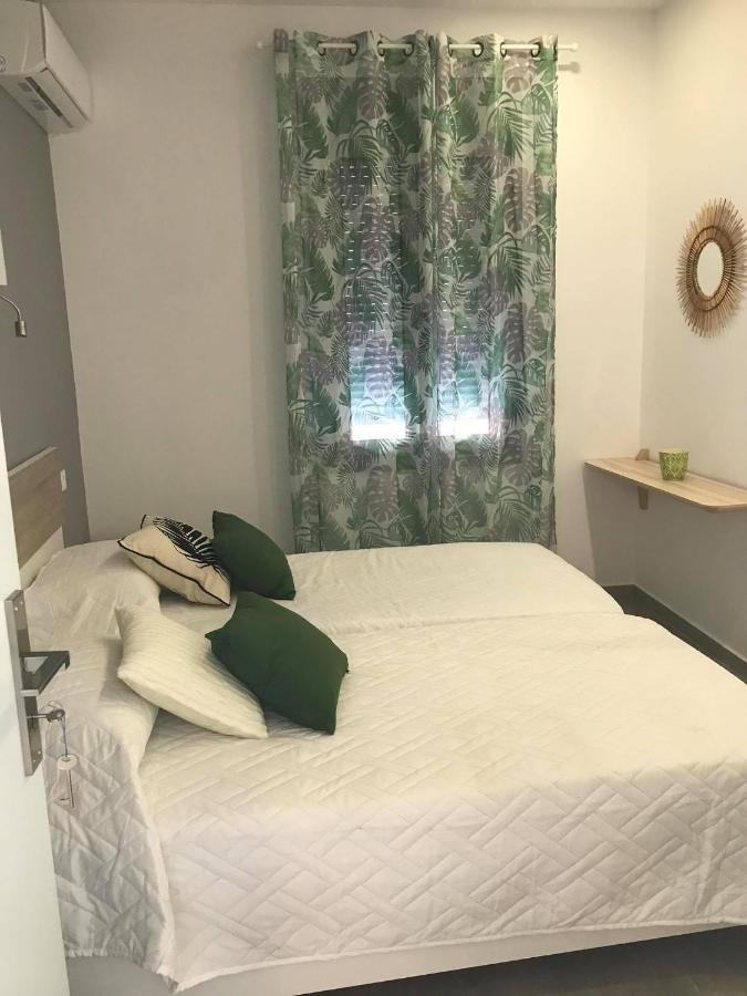Calma Apartment Masouri Esterno foto